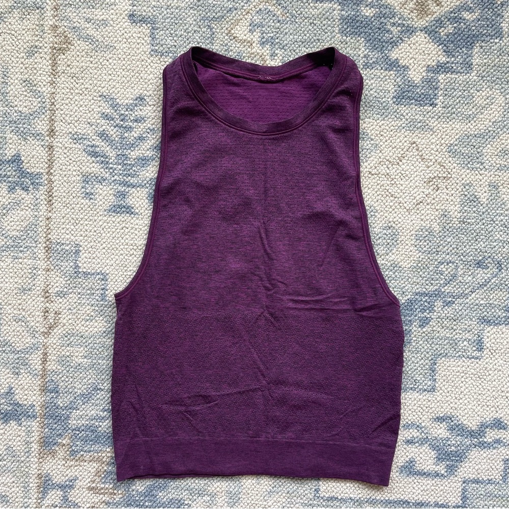 Like-new Lulu muscle tank fits like a 6
